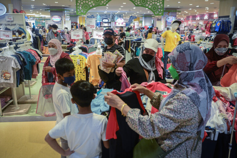 KL malls filled with last-minute Aidilfitri shoppers
