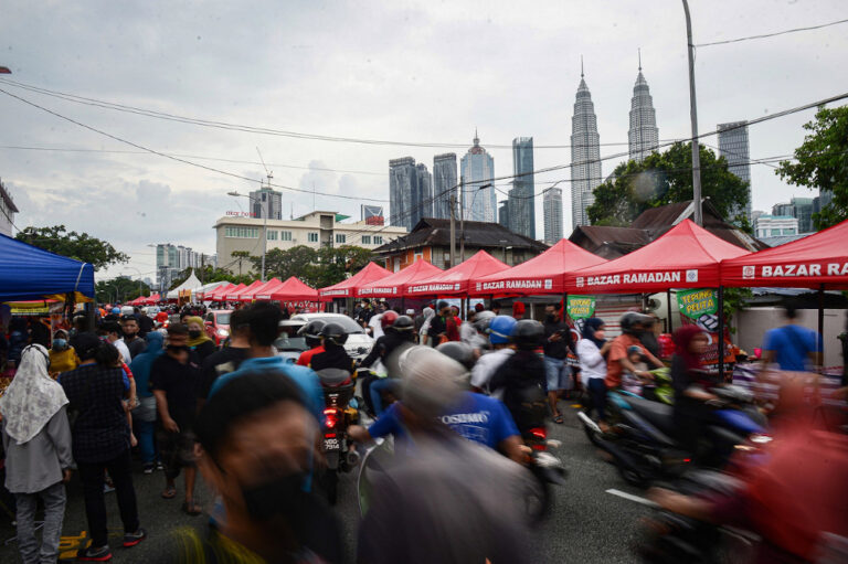 Deputy health minister advises parents against bringing kids to Ramadan bazaars