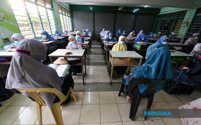 Senior minister: Over two million secondary school students nationwide begin in-person classes today
