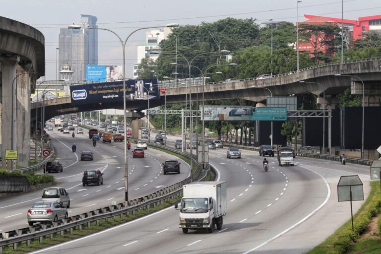 Man jailed five days and fined for reckless driving on motorcycle lane of Federal Highway