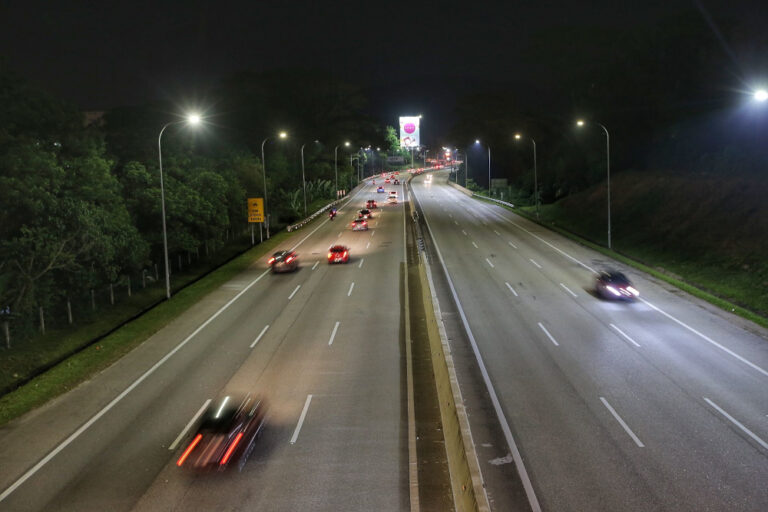 Raya exodus: Smooth traffic flow at Gombak toll plaza