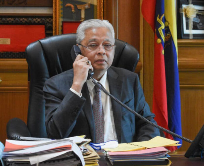 In 20-minute phone summit, PM Ismail Sabri and Japanese PM Kishida talk on regional and international issues, according to Japan embassy