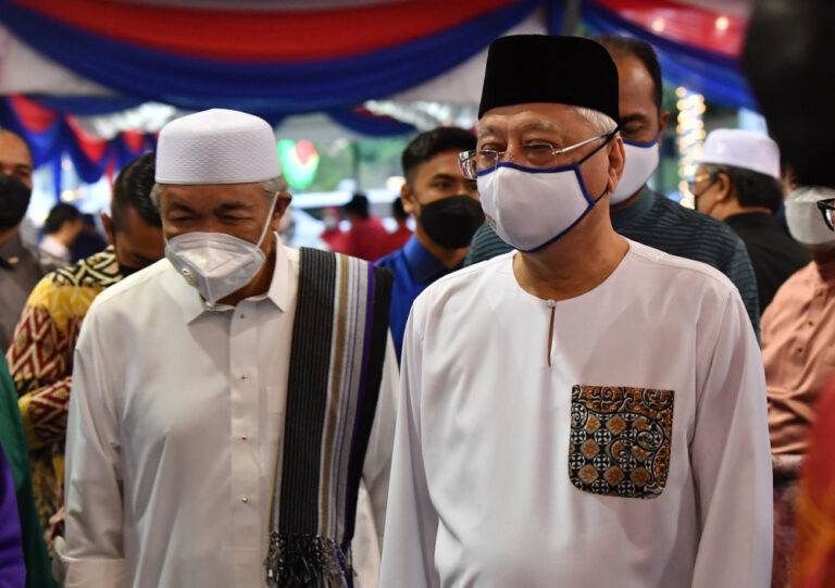 PM breaks fast with Umno Supreme Council and wing exco members