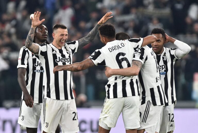 Bernardeschi and Danilo send Juve through to Coppa final