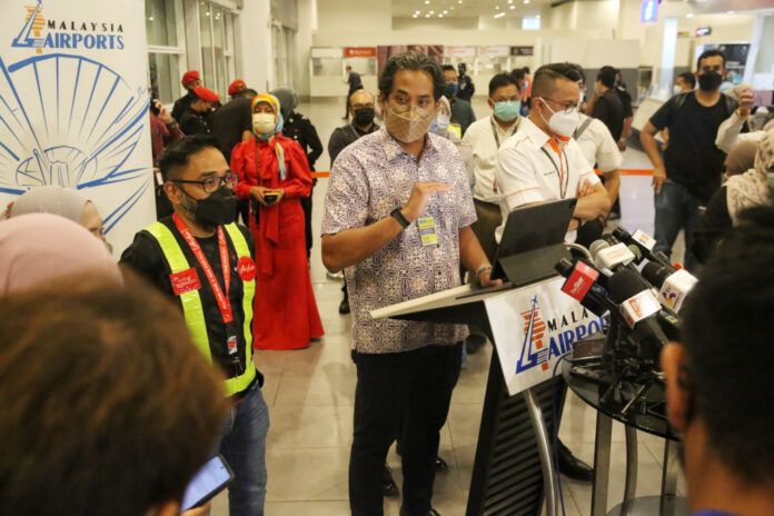 Khairy: Airlines need to ensure passengers download MySejahtera, obtain traveller card