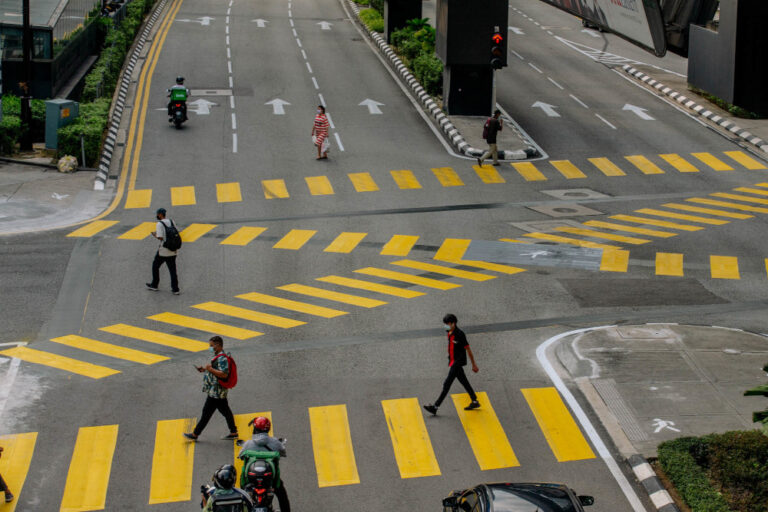 How to use pedestrian crossings when cars park illegally on sidewalks? PWD group asks transport minister