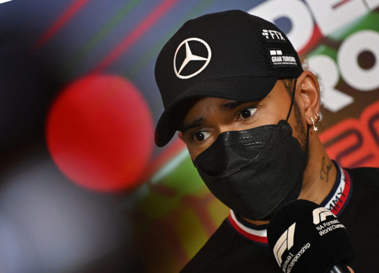 Hamilton still 100pc committed to Mercedes