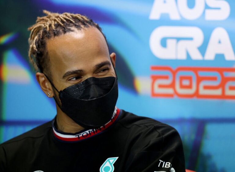 Hamilton defiant in face of F1 jewellery ban