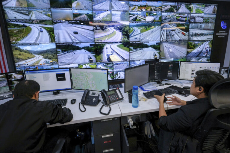 Raya exodus: Malaysian Highway Authority’s traffic management centre to provide latest, accurate highway traffic information, says works minister