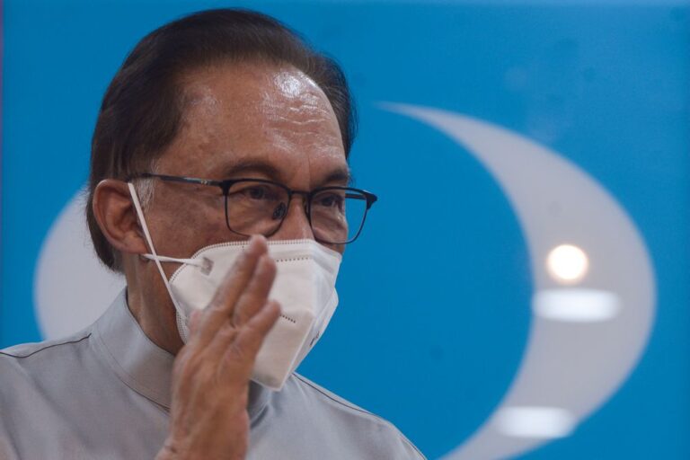 Report: Anwar will lead PKR in one last election cycle, says Fahmi