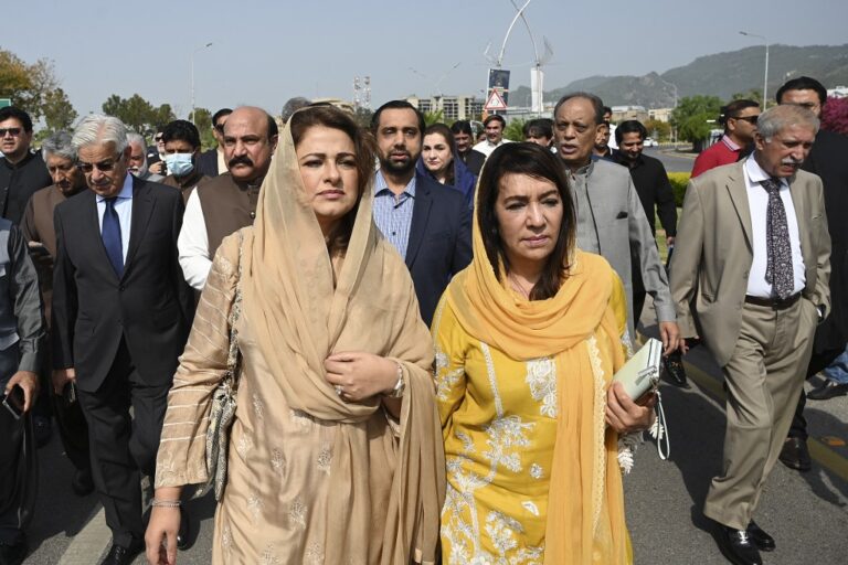 Pakistan PM faces dismissal as parliament sits for no-confidence vote