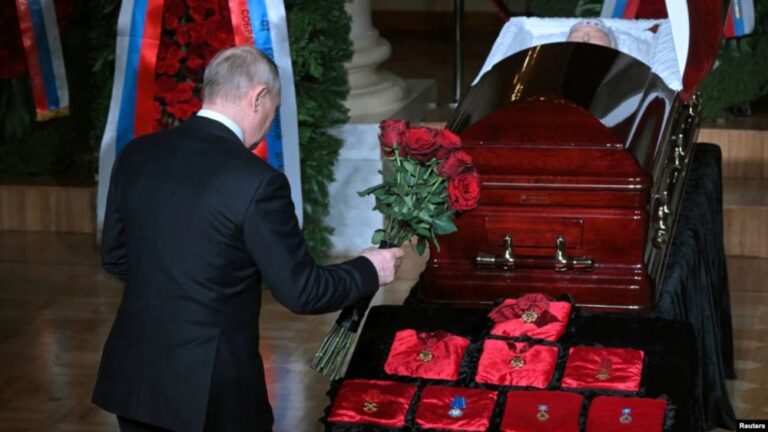 Putin attends funeral service for nationalist Zhirinovsky