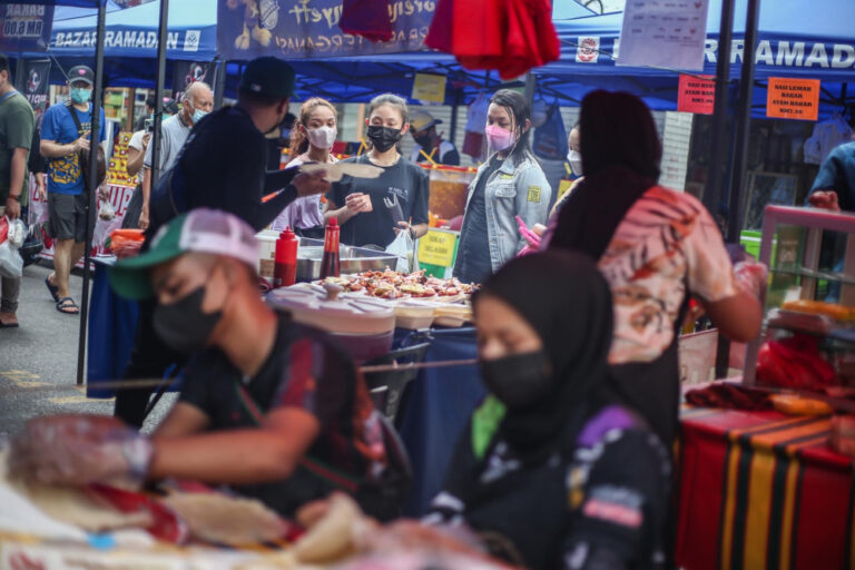 Domestic Trade and Consumer Affairs Ministry will not spare stalls with many complaints, says minister