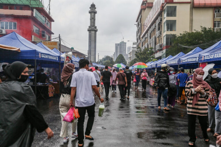 Khairy directs Health Ministry to step up enforcement at Ramadan bazaars nationwide
