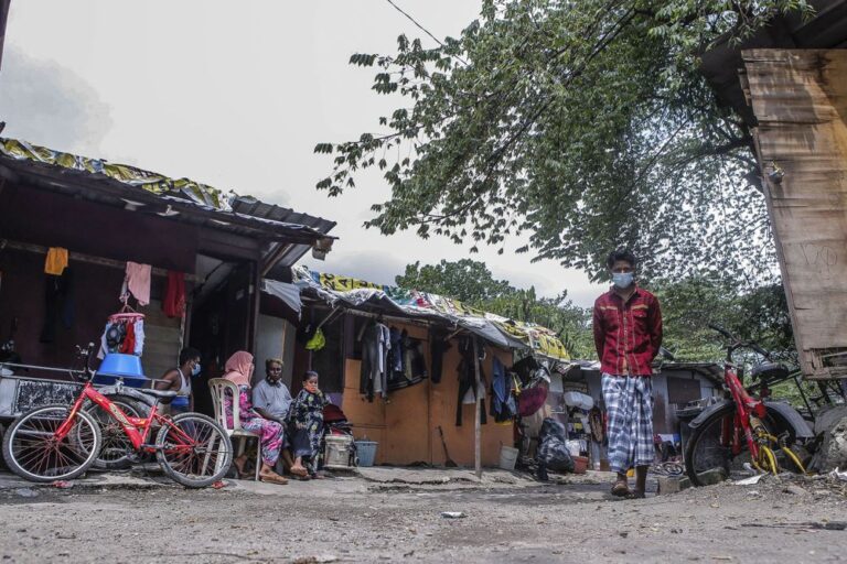 Allow Rohingya refugees to work so they can contribute to Malaysian economy, Putrajaya urged