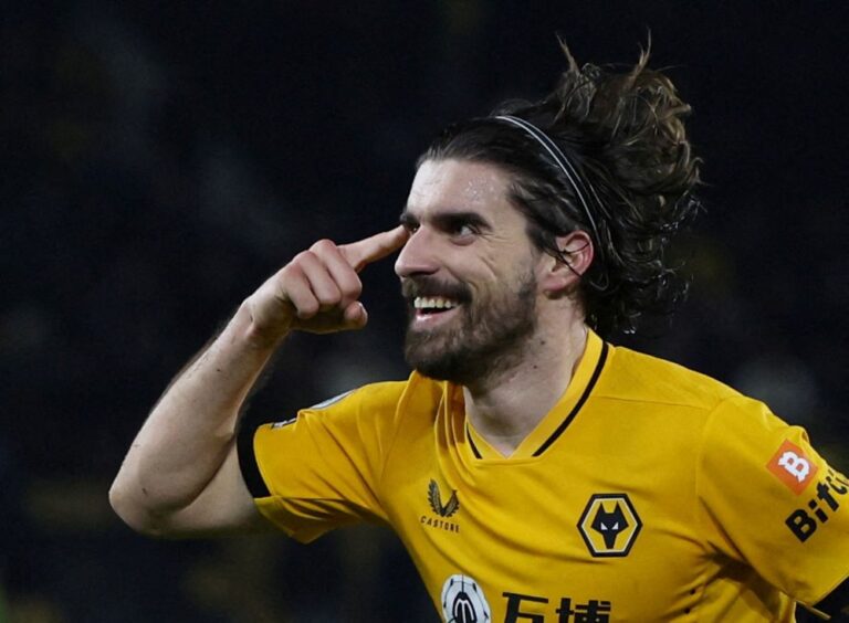Lage puts GBP100m price tag on Wolves star Neves