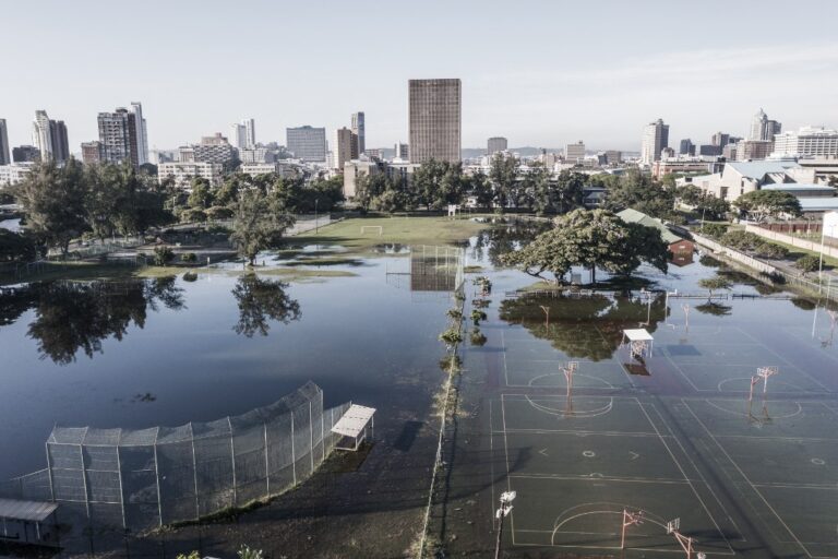 S.Africa flood toll nears 400 as rescuers search for missing