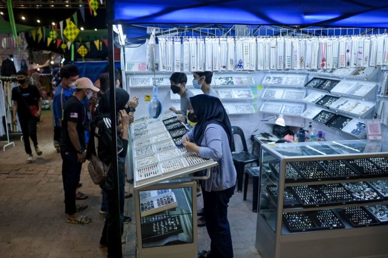 It’s official: Malaysia to start RM1,500 minimum wage from May 1; firms with fewer than five staff to follow in Jan 2023