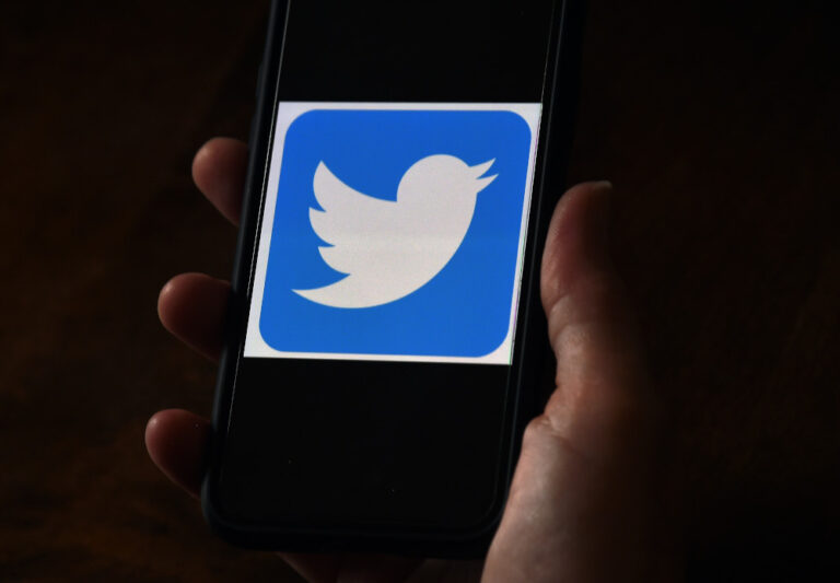 Progressive Twitter accounts lose followers, conservatives gain