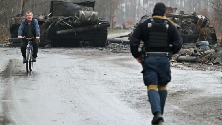 Ukraine says received 76 prisoners of war in swap with Russia
