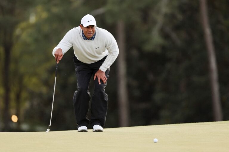 Woods’s Masters challenge fades as Scheffler takes command