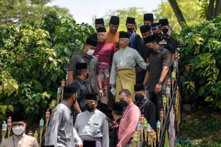 Agong attends PM’s Raya open house