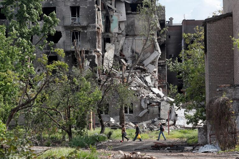 Ukrainian troops evacuate from Mariupol, ceding control to Russia