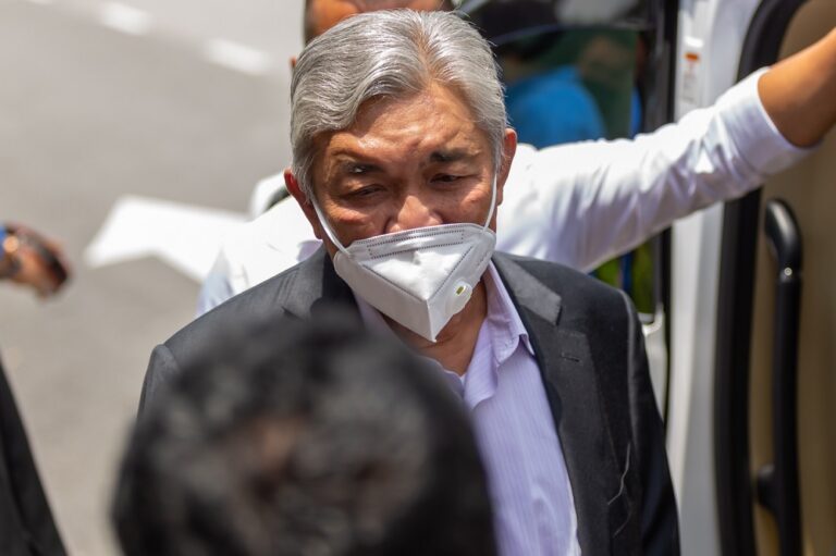Muhyiddin: Zahid asked me to intervene in his court case after showing stack of files