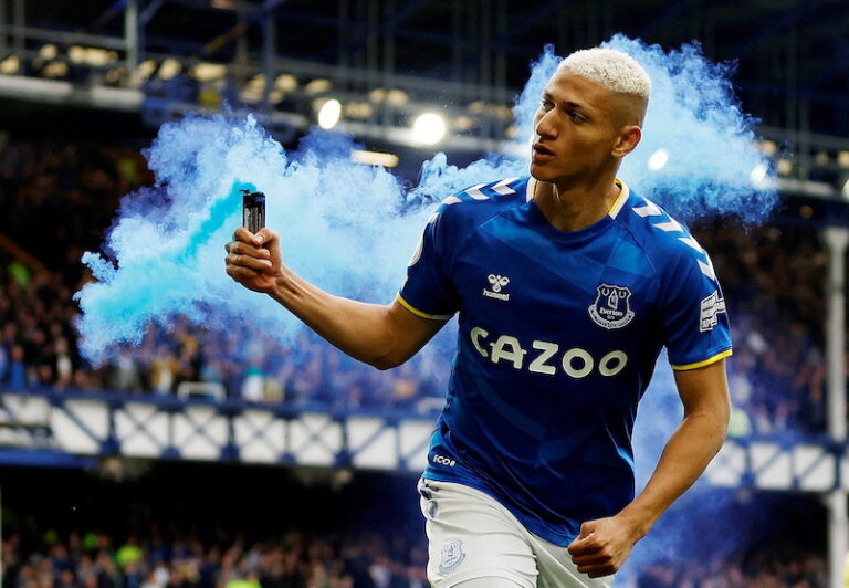 Richarlison nets winner as desperate Everton beat Chelsea