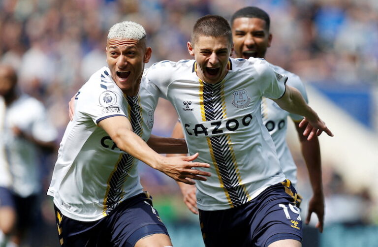 Everton move out of drop zone with gritty win at Leicester