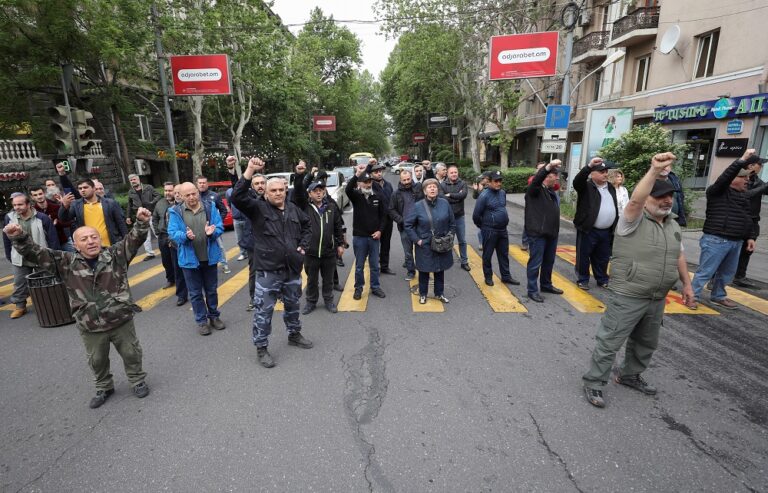 Armenia police detain 300 at anti-government protests