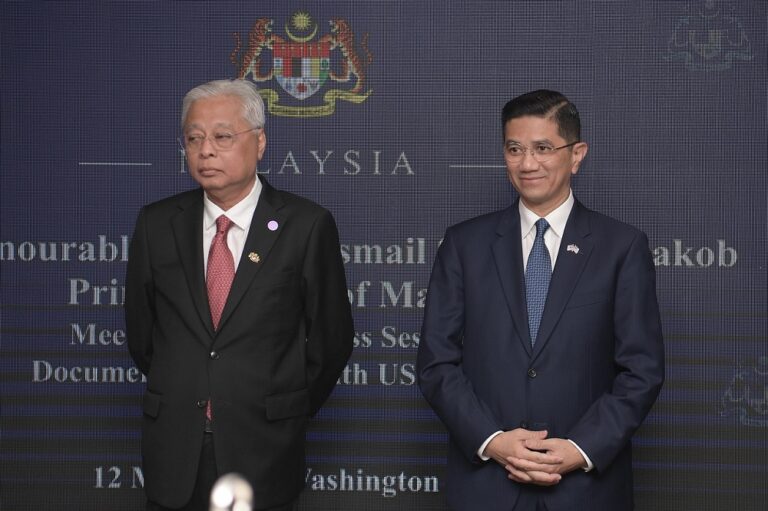 Azmin Ali: Malaysia, Indonesia agree to strongly advance unity, strength of Asean centrality