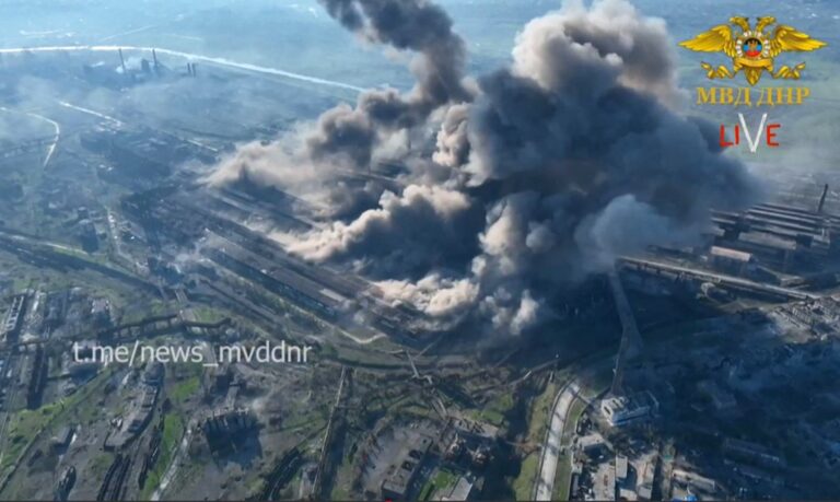 Civilians leave steelworks as Ukraine braces for renewed offensive