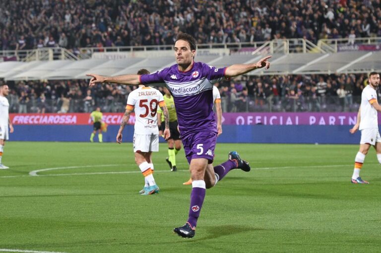 Fiorentina strike early to beat Roma