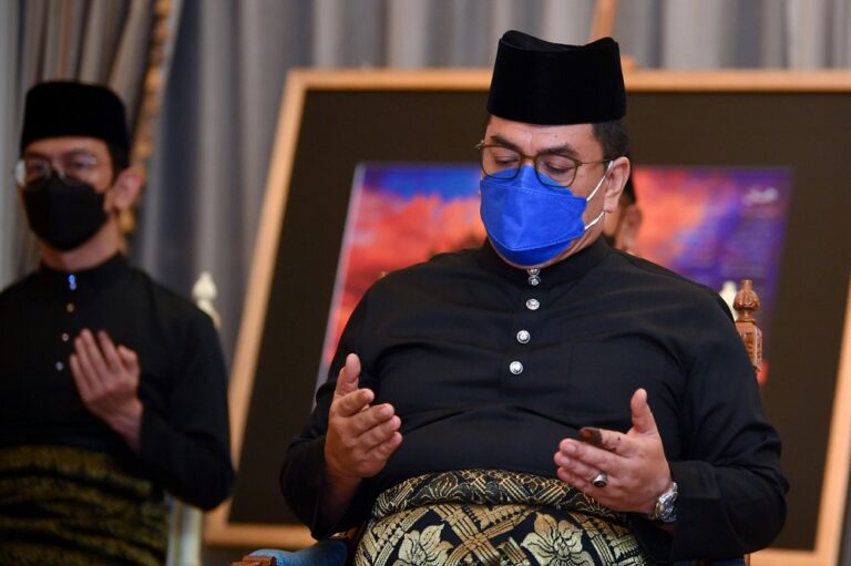 Melaka Umno refutes claims Sulaiman forced to sign resignation letter as CM