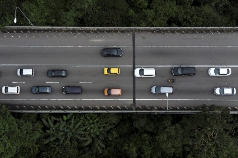 Slow-moving traffic from Tapah to Gopeng on first day of Raya