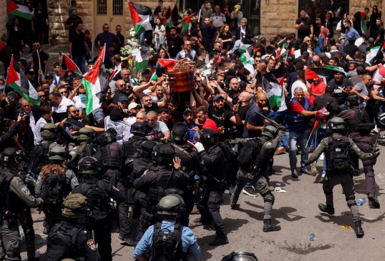 Israeli police beat mourners at funeral of slain Palestinian journalist