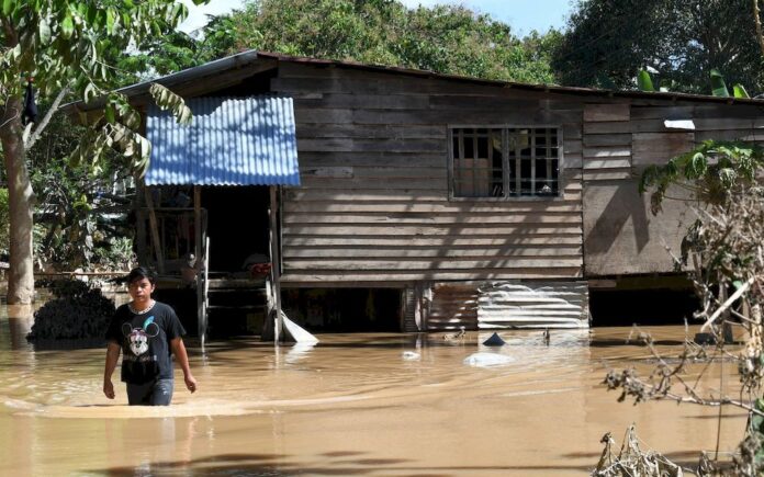 Floods in Sabah affect 49 villages in Beaufort, Tenom
