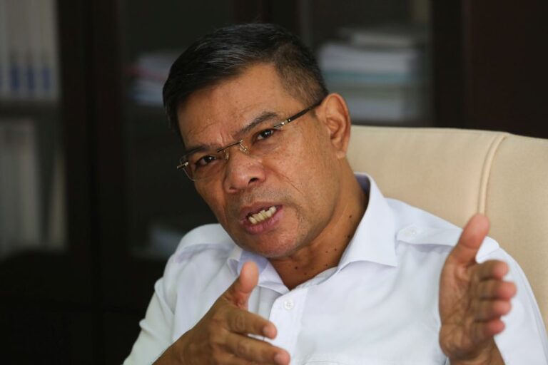 Saifuddin invites Rafizi to share thoughts on PKR, says Azmin no longer around to shoot him down