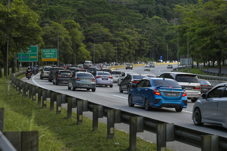 Traffic flow under control, congestion reported only in several areas