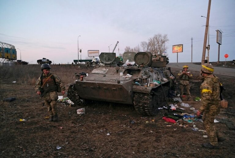 UK donates armoured vehicles to help Ukraine evacuation effort