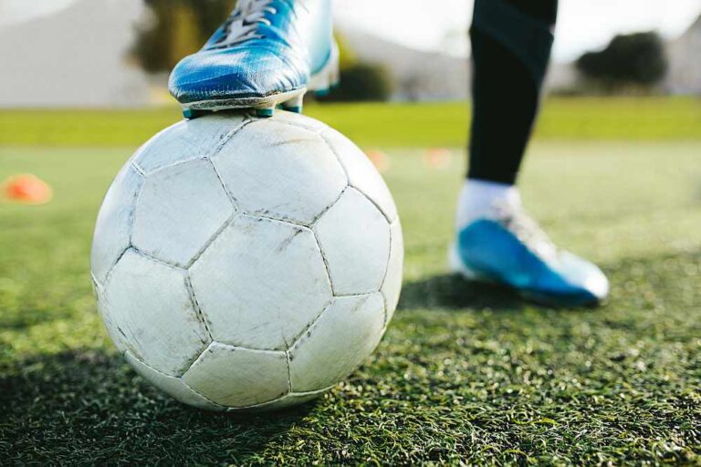 Former Man United defender Gibson has dementia