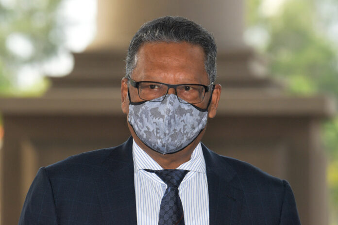 Ex-AG Apandi says Dr Mahathir has no right to question settlement in wrongful dismissal suit