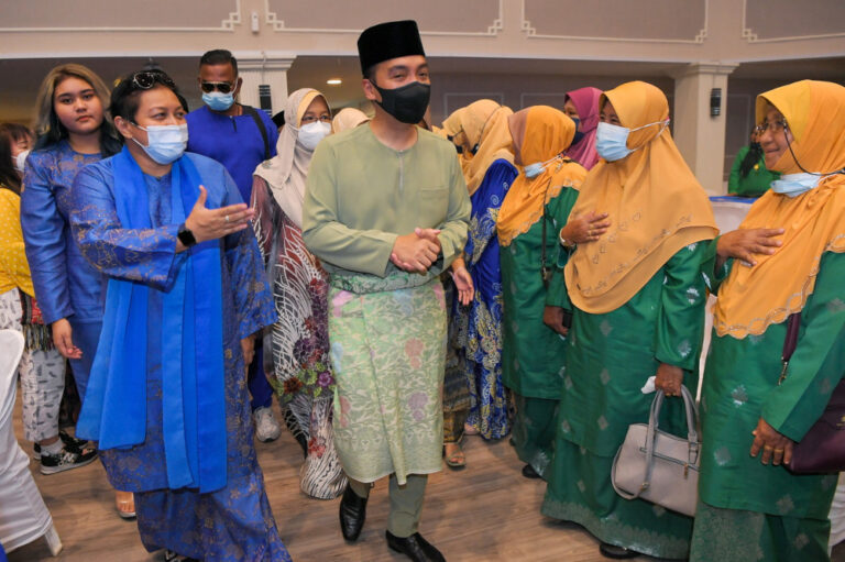 Azalina: Anti-party hopping law a progressive approach in facing GE15
