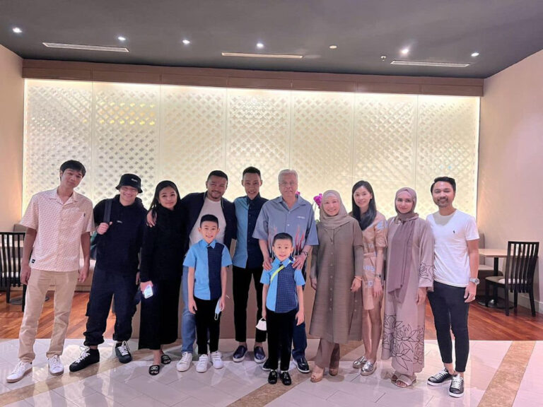 PM celebrates Raya with Chong Wei