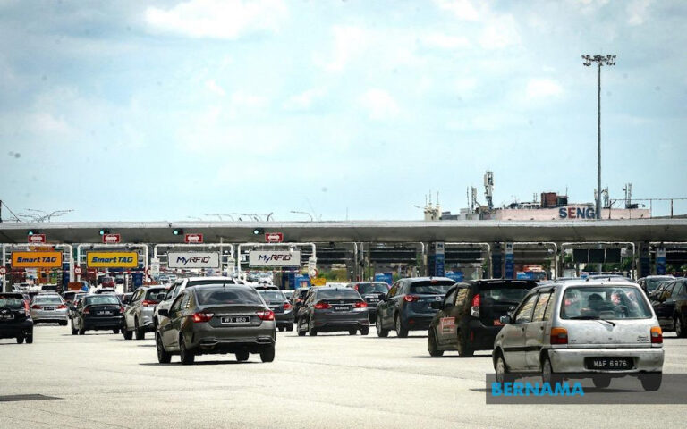 Malaysian Highway Authority: Heavy traffic flow on major highways as at 2pm