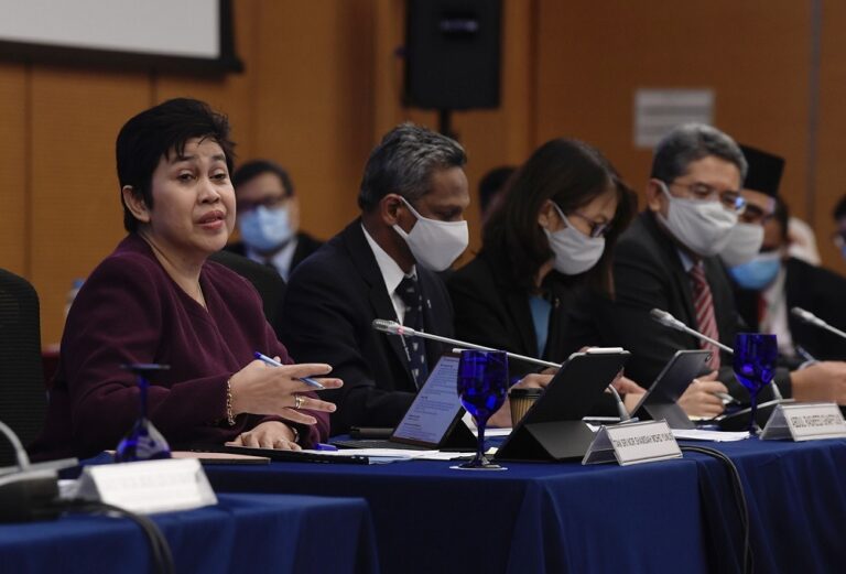 Pegging the ringgit not in Malaysia’s best interest, says Bank Negara governor
