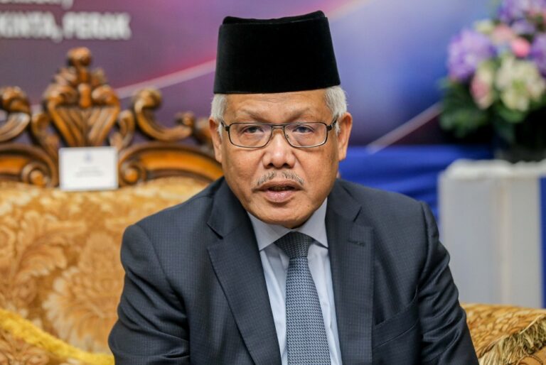 Home Minister: Foreigner cards may solve undocumented migrants issue in Sabah, but needs state govt’s nod