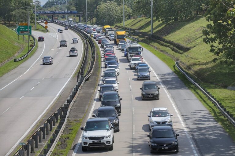 Malaysian Highway Authority: Heavy traffic flow to Klang Valley as many seize free toll rates