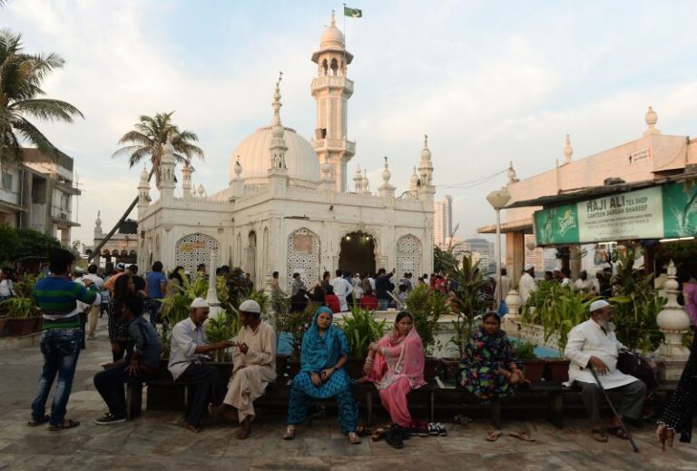 Mumbai mosques turn volume down on call to prayer after Hindu’s demands